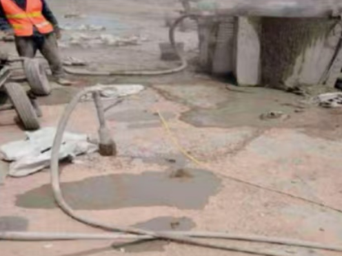 虎林水泥混凝土路面板底注浆技术 路面脱空注浆整治方案