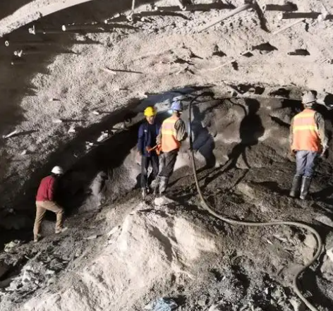 虎林拱顶带模注浆料的施工流程及注意事项